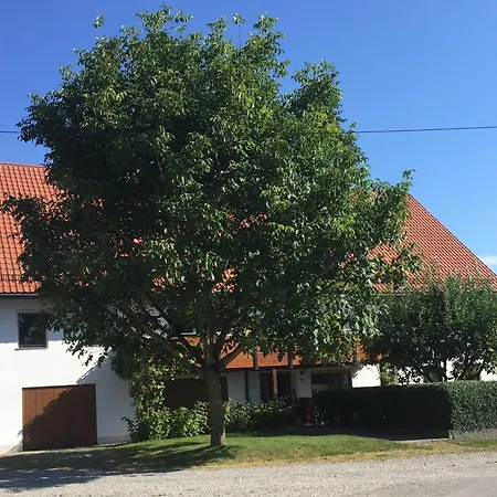Mit Garten Im Schoenen Apartment *