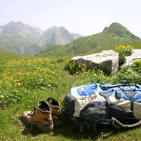 Mit Garten Im Schoenen Tannheim