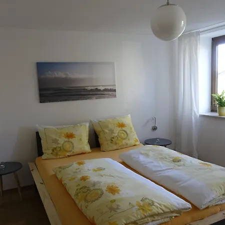 Apartment Mit Garten Im Schoenen Tannheim