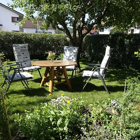 Apartment Mit Garten Im Schoenen *