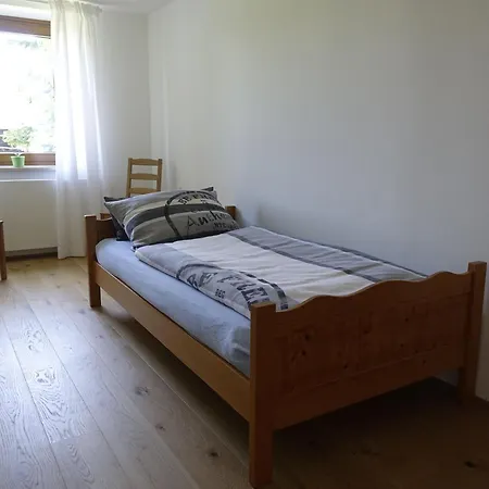 Mit Garten Im Schoenen Tannheim